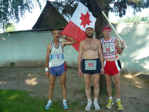 С Виктором Гордющенко  на марафоне в г.Городец   (июль  2011г.)