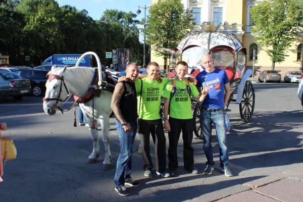 Брат, я, Евгений Селивёрстов и Дмитрий Смирнов - команда 42km.ru